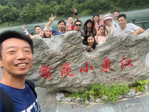 九年風(fēng)雨兼程，九年砥礪前行，云科國際迎來了意義非凡的九周年。2024年6月28日組織了為期3天的“福城郴州之旅”團(tuán)建活動(dòng)，在美麗的自然風(fēng)光中，共同感受公司的發(fā)展與壯大